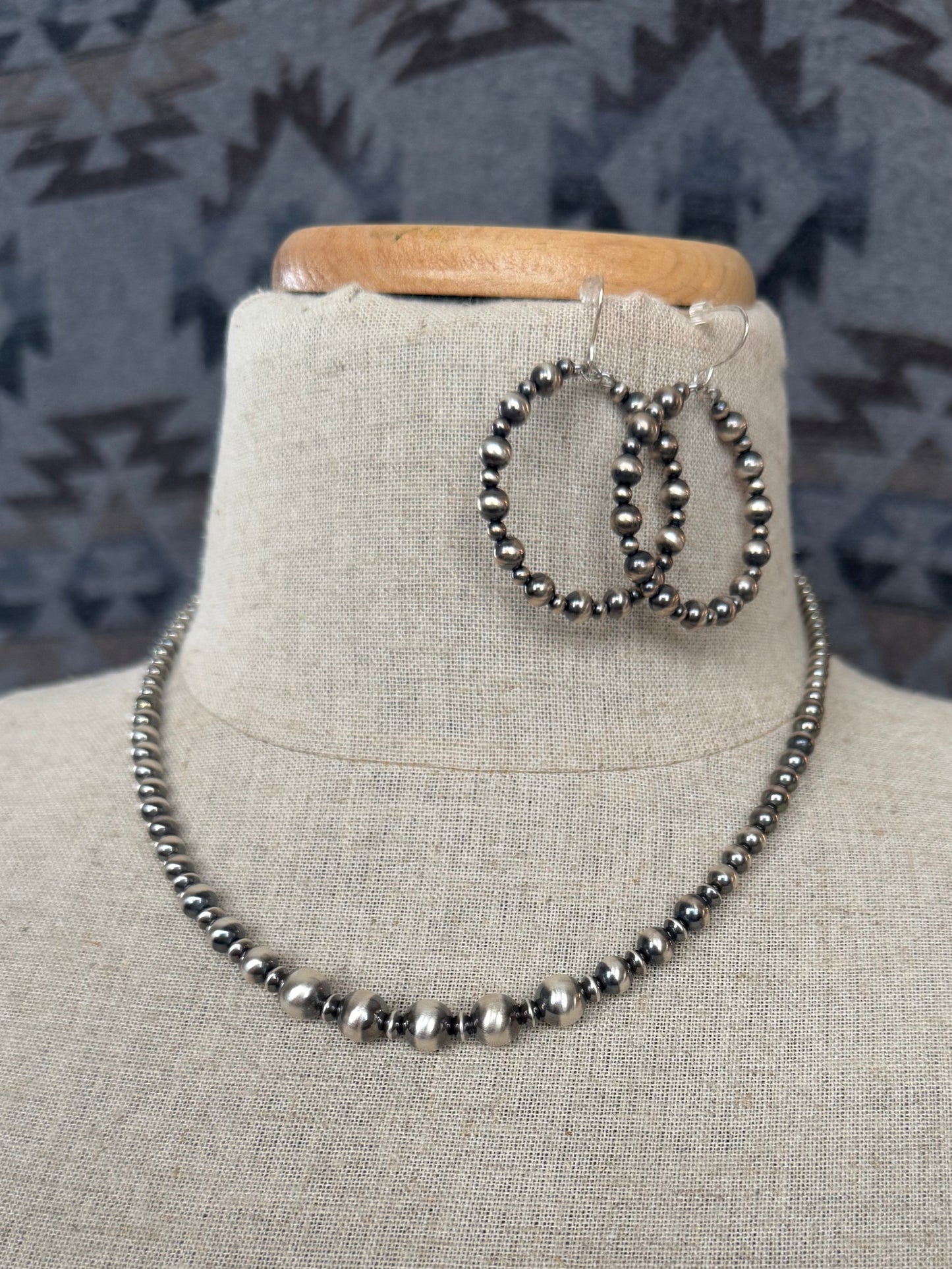 Navajo Pearl hoop (1 1/2") 2401