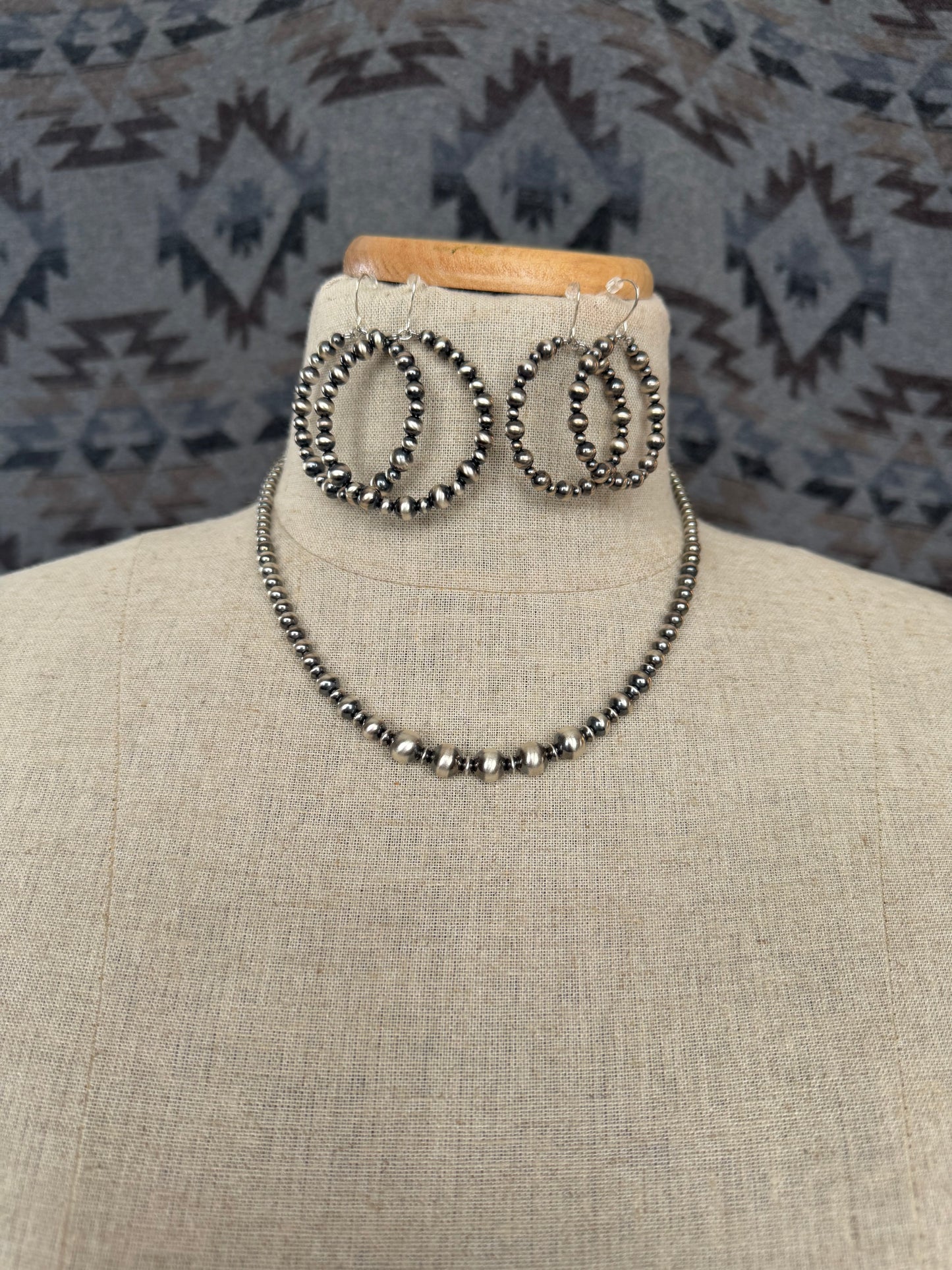 Navajo Pearl hoop (1 1/4") 2402