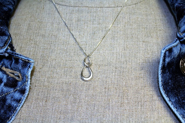 Sterling silver double tear drop pendant and 16" sterling silver box chain